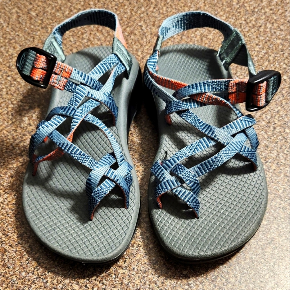 NWOT Chacos W6